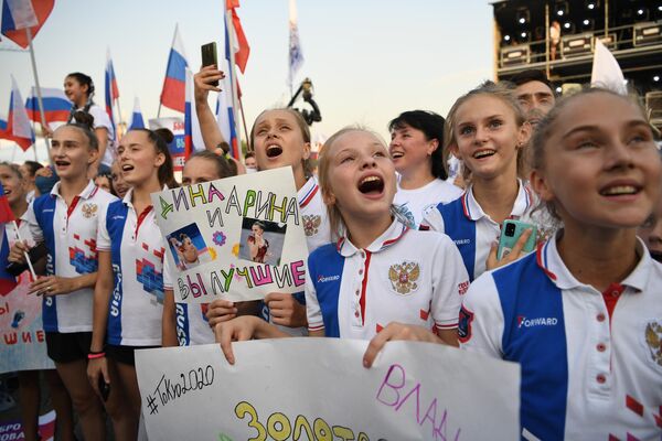 Deca na ceremoniji dočeka ruskih olimpijaca na Crvenom trgu u Moskvi - Sputnik Srbija