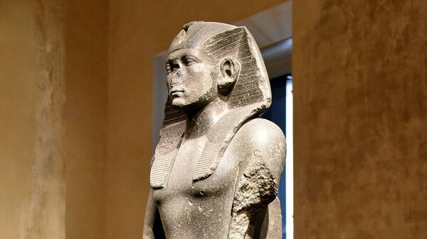 Statua egipatskog faraona Amenemheta Trećeg u muzeju u Berlinu - Sputnik Srbija