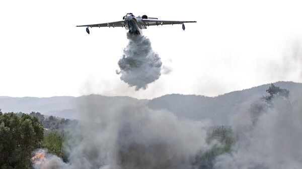 Авион Бе-200 који гаси пожар у Турској - Sputnik Србија
