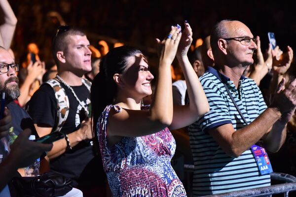 Publika na koncertu Riblje čorbe na stadionu Tašmajdan - Sputnik Srbija