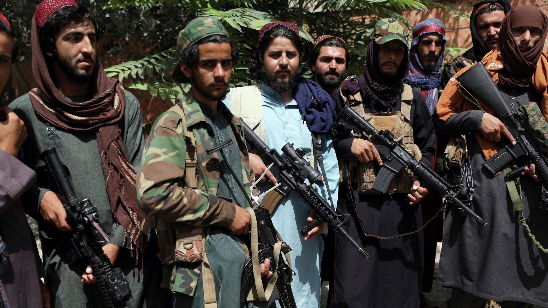 Наоружани талибански милитанти у Кабулу - Sputnik Србија, 1920, 18.08.2021