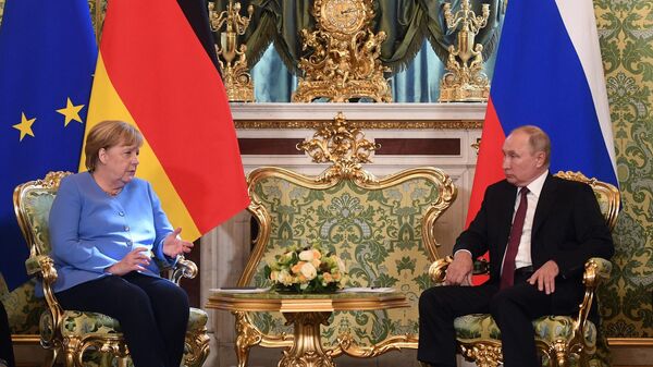 Немачка канцеларка Ангела Меркел и председник Русије Владимир Путин на састанку у Кремљу - Sputnik Србија