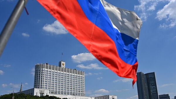 Застава Руске Федерације испред зграде Владе у Москви - Sputnik Србија