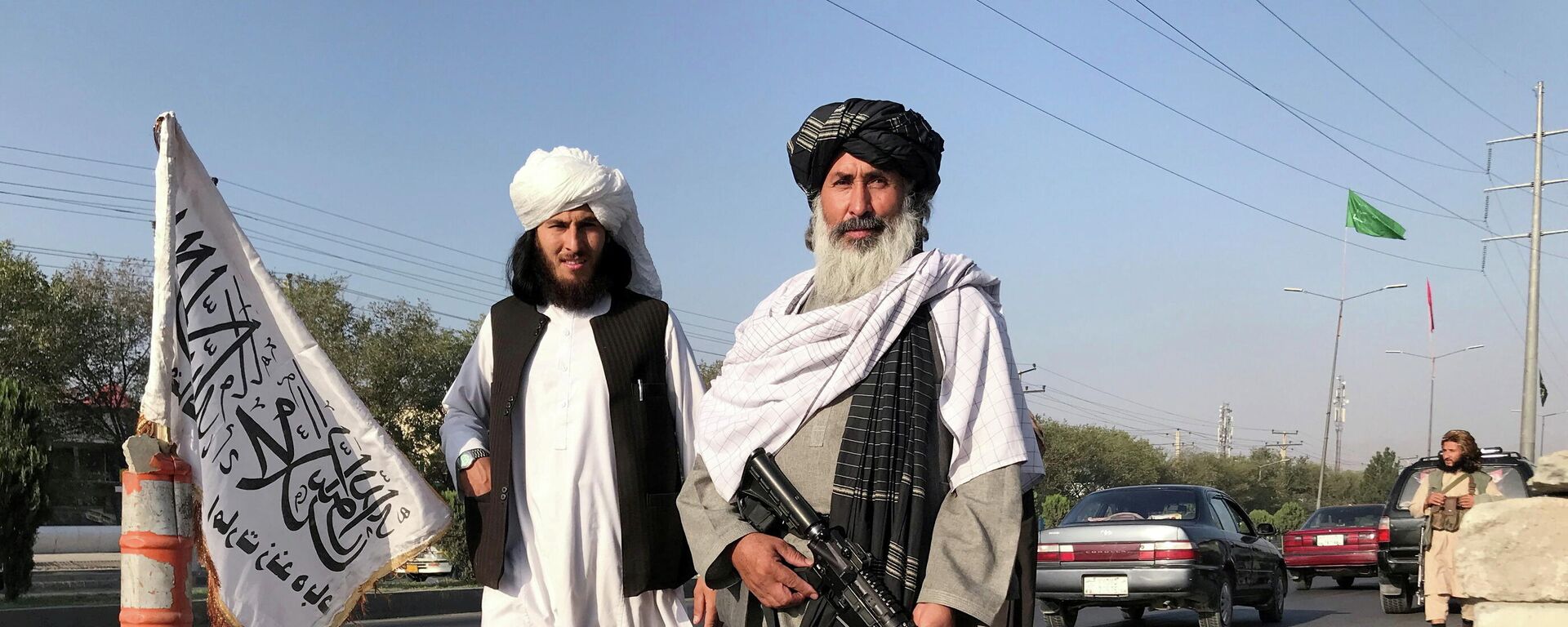 Pripadnici talibanskog pokreta naoružani puškama u Kabulu - Sputnik Srbija, 1920, 03.09.2021