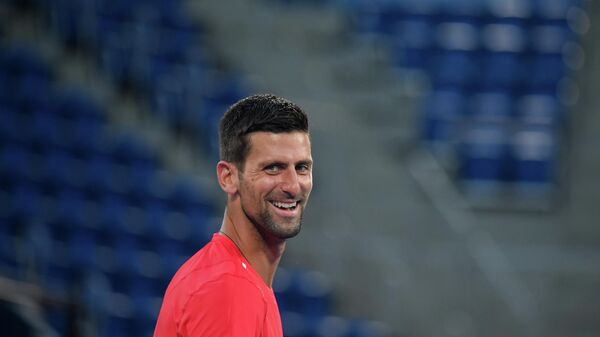 Novak Đoković sa osmehom na licu tokom Olimpijskih igara u Tokiju - Sputnik Srbija