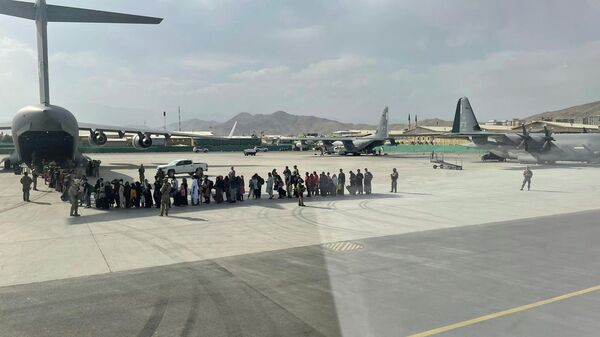 Евакуација грађана Авганистана и страних држављана са аеродрома у Кабулу - Sputnik Србија