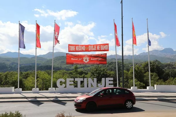 Komitski natpisi i parole na Cetinju - Sputnik Srbija
