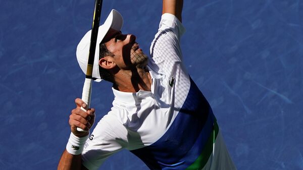 Novak Đoković tokom trećeg kola US opena protiv Keija Nišikorija - Sputnik Srbija