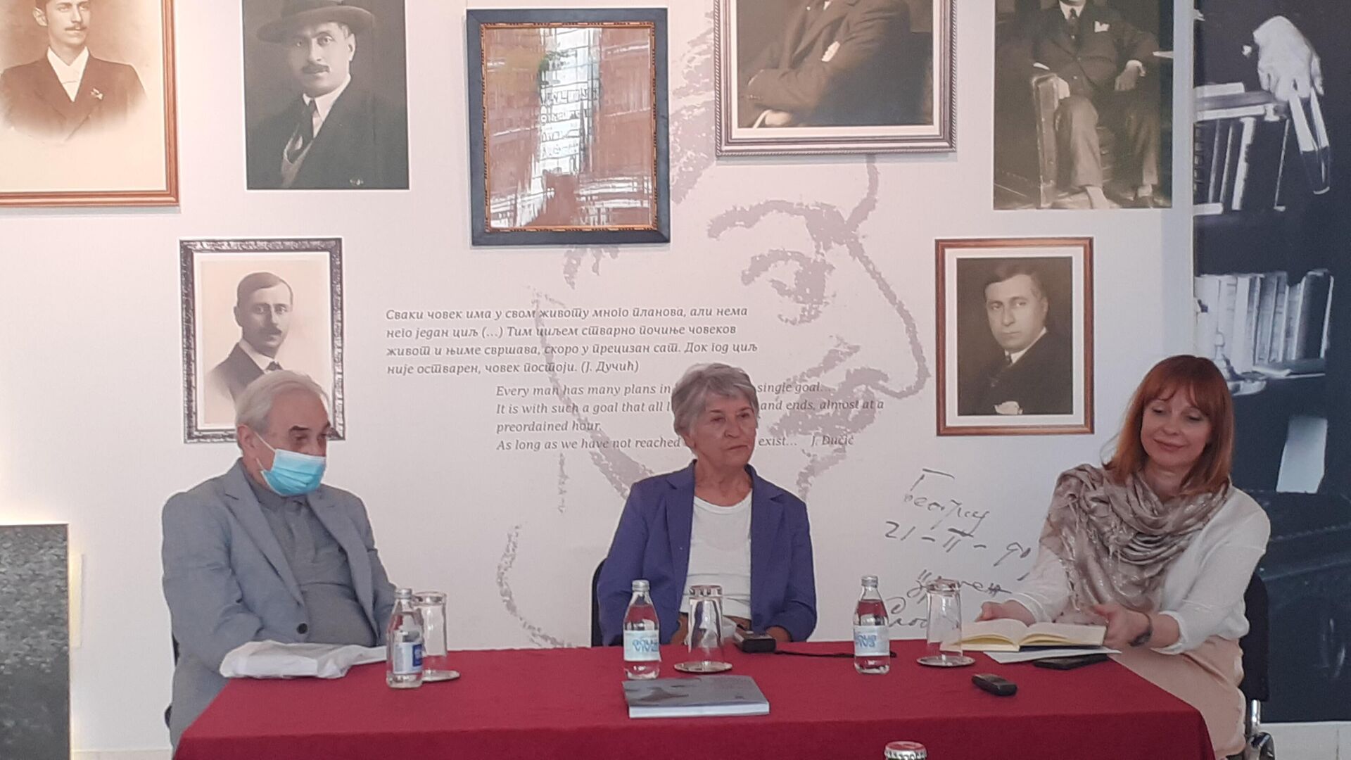 Autorka izložbe o Jovanu Dučiću Zlata Bojović (u sredini) u Galeriji SANU - Sputnik Srbija, 1920, 06.09.2021