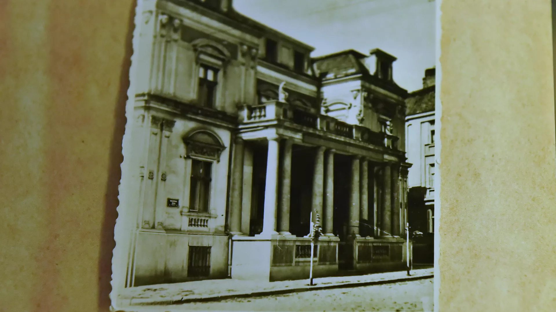 Izložba Sećanja iz pepela:Narodna biblioteka Srbije 1941-2021 Izložba Sećanja iz pepela:Narodna biblioteka Srbije 1941-2021 - Sputnik Srbija, 1920, 07.09.2021