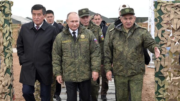 Predsednik Rusije Vladimir Putin i ministar odbrane Sergej Šojgu - Sputnik Srbija