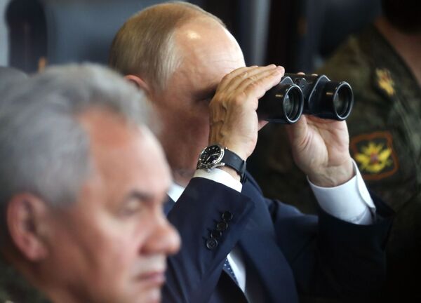 Predsednik Rusije Vladimir Putin posetio je vojne vežbe na poligonu Mulino.  - Sputnik Srbija