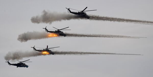 Vojni helikopteri Mi-24 tokom vojnih vežbi na poligonu Mulino.  - Sputnik Srbija