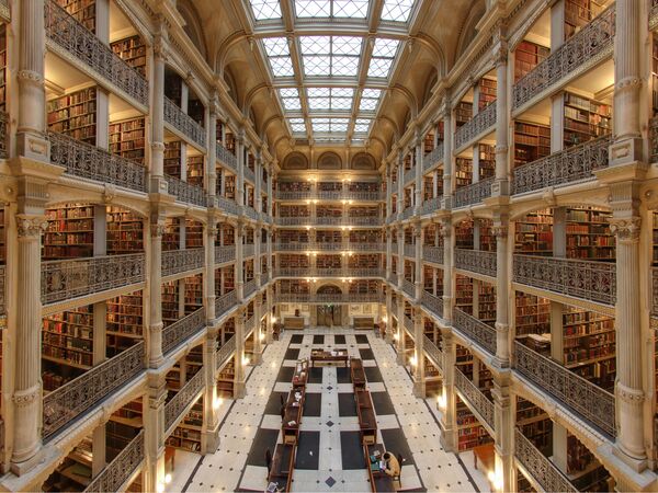 Библиотека Џорџа Пибодија у Балтимору, САД. - Sputnik Србија