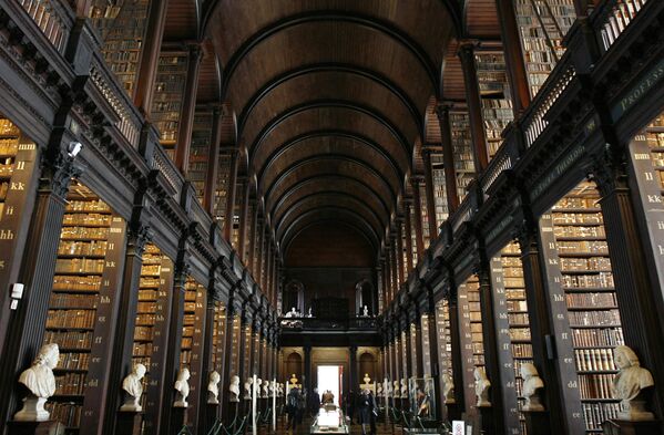 Библиотека Тринити-колледжа в Дублине, Ирландия. - Sputnik Србија