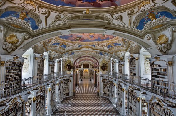 Biblioteka opatije u austrijskom Admontu – jedna od najvećih manastirskih biblioteka. - Sputnik Srbija