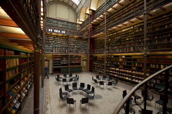 Istraživačka biblioteka Rijksmuzeum je najveća biblioteka za istraživanje istorije umetnosti u Holandiji i deo je muzeja umetnosti. - Sputnik Srbija