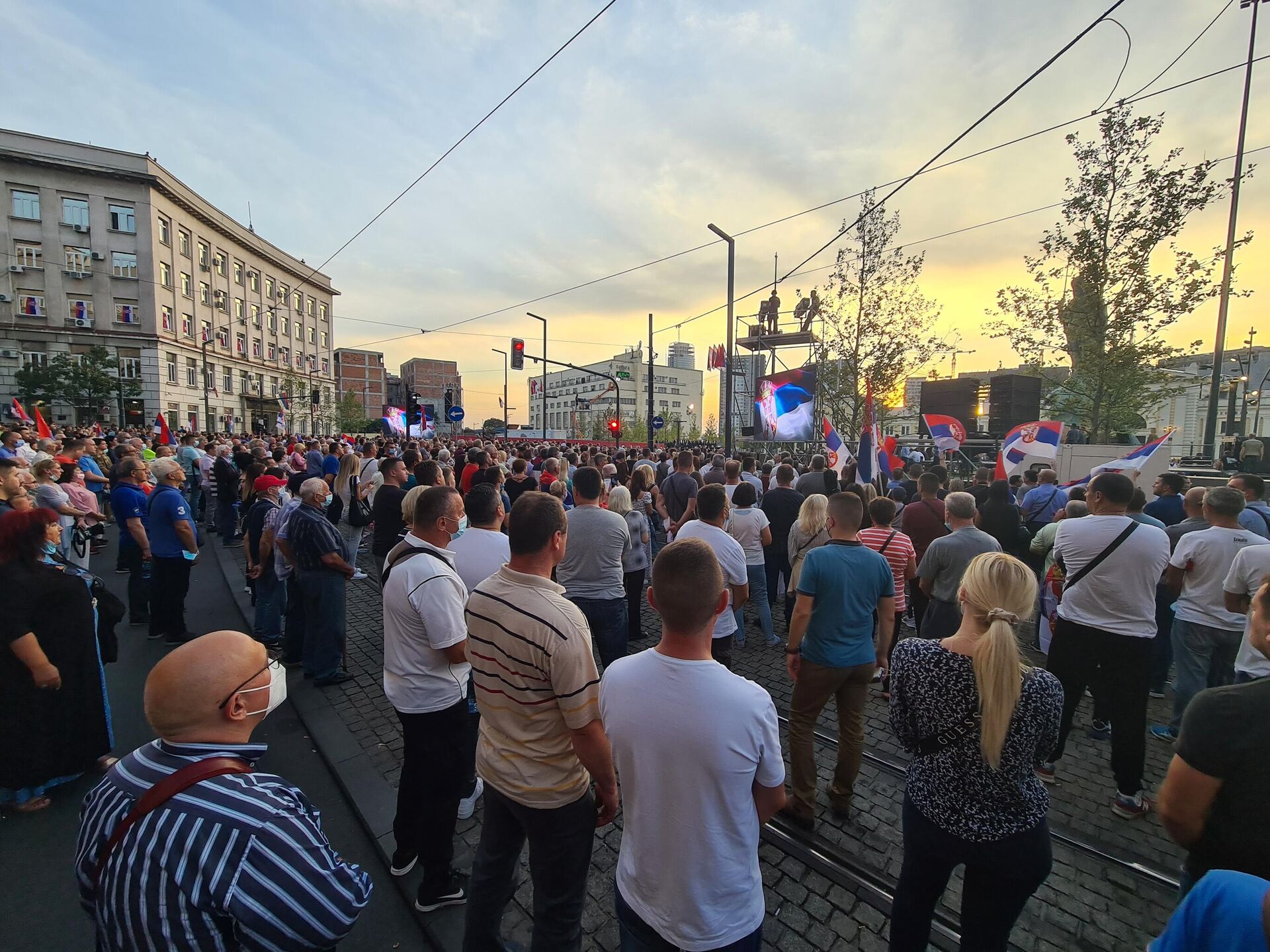 Више хиљада грађана окупило се на церемонији поводом Дана српског јединства, слободе и националне заставе - Sputnik Србија, 1920, 15.09.2021