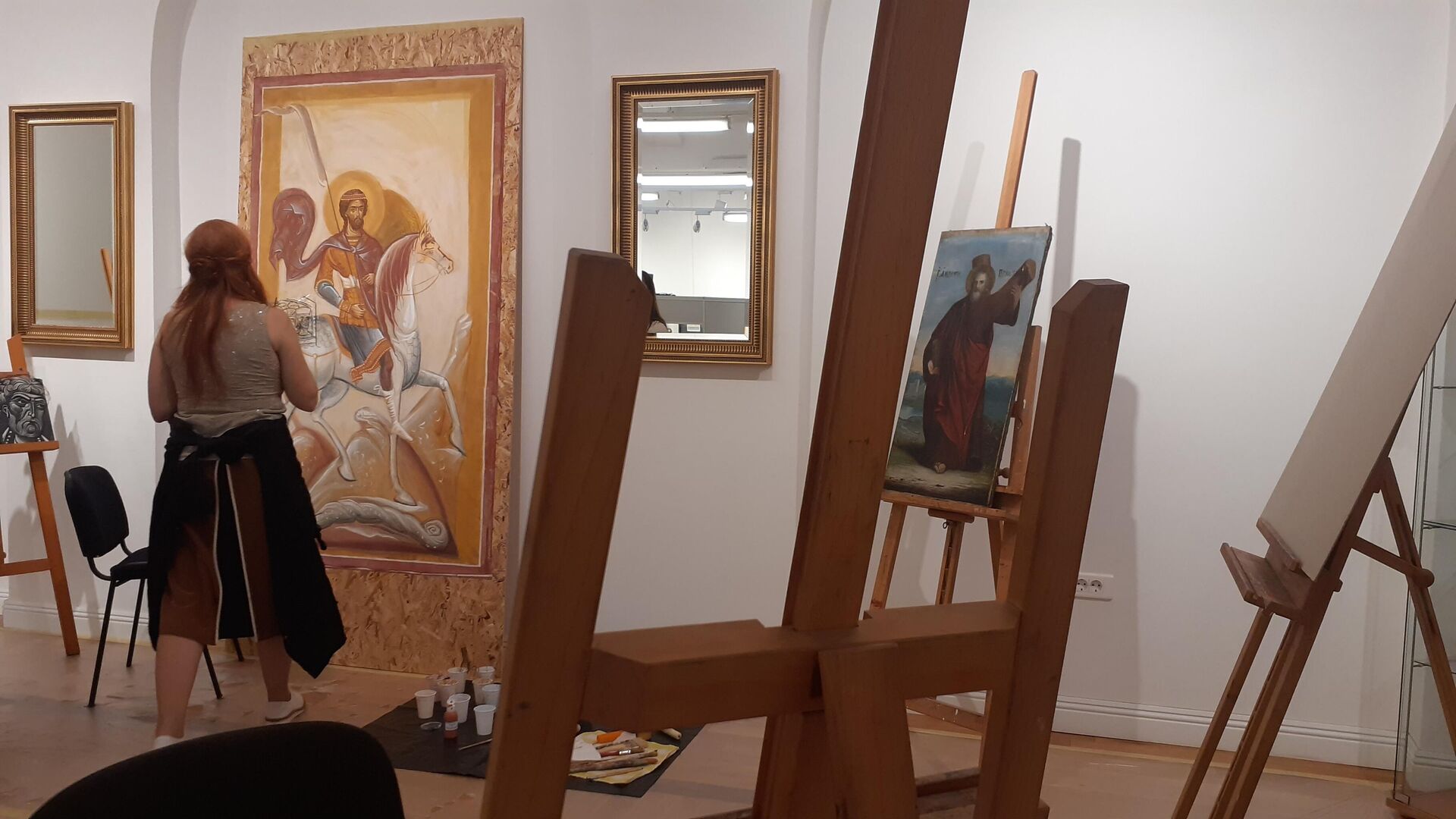 Руска уметница Ана Иљина осликава фреску Александра Невског - Sputnik Србија, 1920, 16.09.2021
