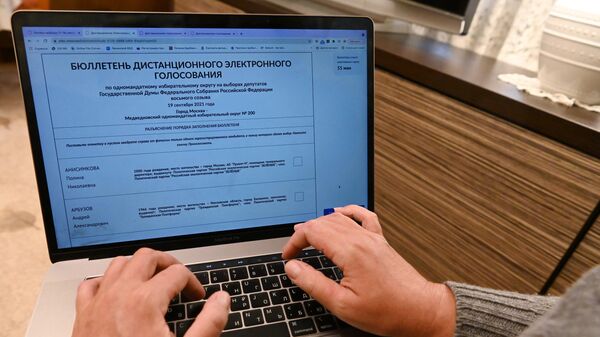 Elektronsko glasanje na izborima u Rusiji - Sputnik Srbija