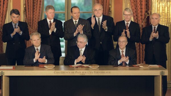 Potpisivanje potpunog i formalnog sporazuma u Parizu, nakon prethodnog dogovora u Dejtonu.  - Sputnik Srbija