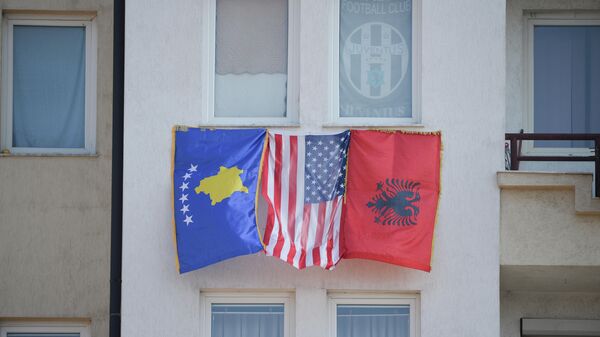 Zastave Albanije, Kosova i SAD - Sputnik Srbija