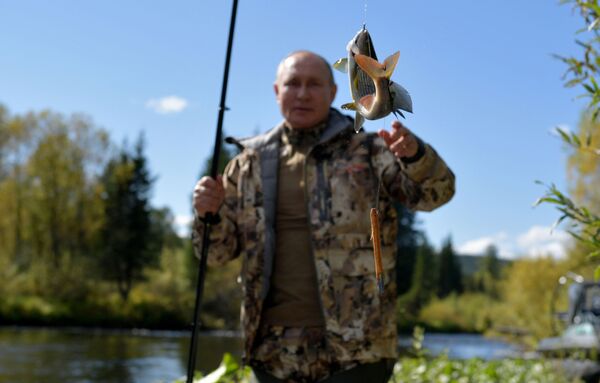 Путин уловио рибу - Sputnik Србија