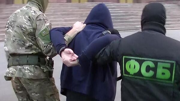 Припадници ФСБ-а током привођења осумњичених за тероризам - Sputnik Србија