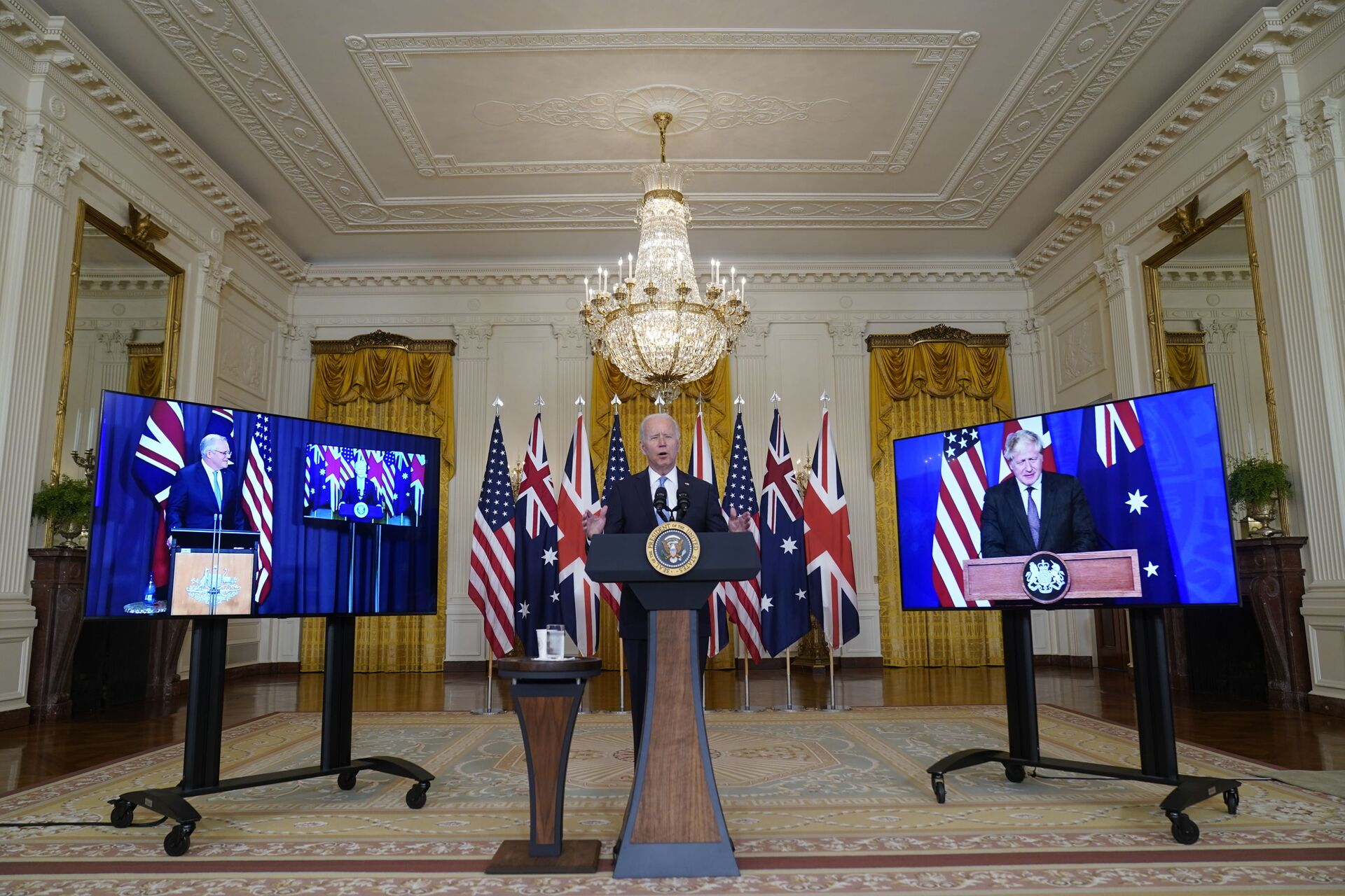 Председник САД Џо Бајден, премијер Аустралије Скот Морисон и премијер Велике Британије Борис Џонсон на састанку поводом новог савеза АУКУС - Sputnik Србија, 1920, 07.09.2022