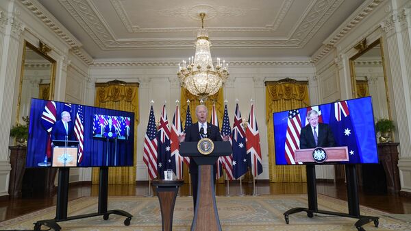 Председник САД Џо Бајден, премијер Аустралије Скот Морисон и премијер Велике Британије Борис Џонсон на састанку поводом новог савеза АУКУС - Sputnik Србија