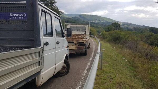 Исечене гуме српских камиона на Јарињу, Срби сумњају на припаднике РОСУ - Sputnik Србија