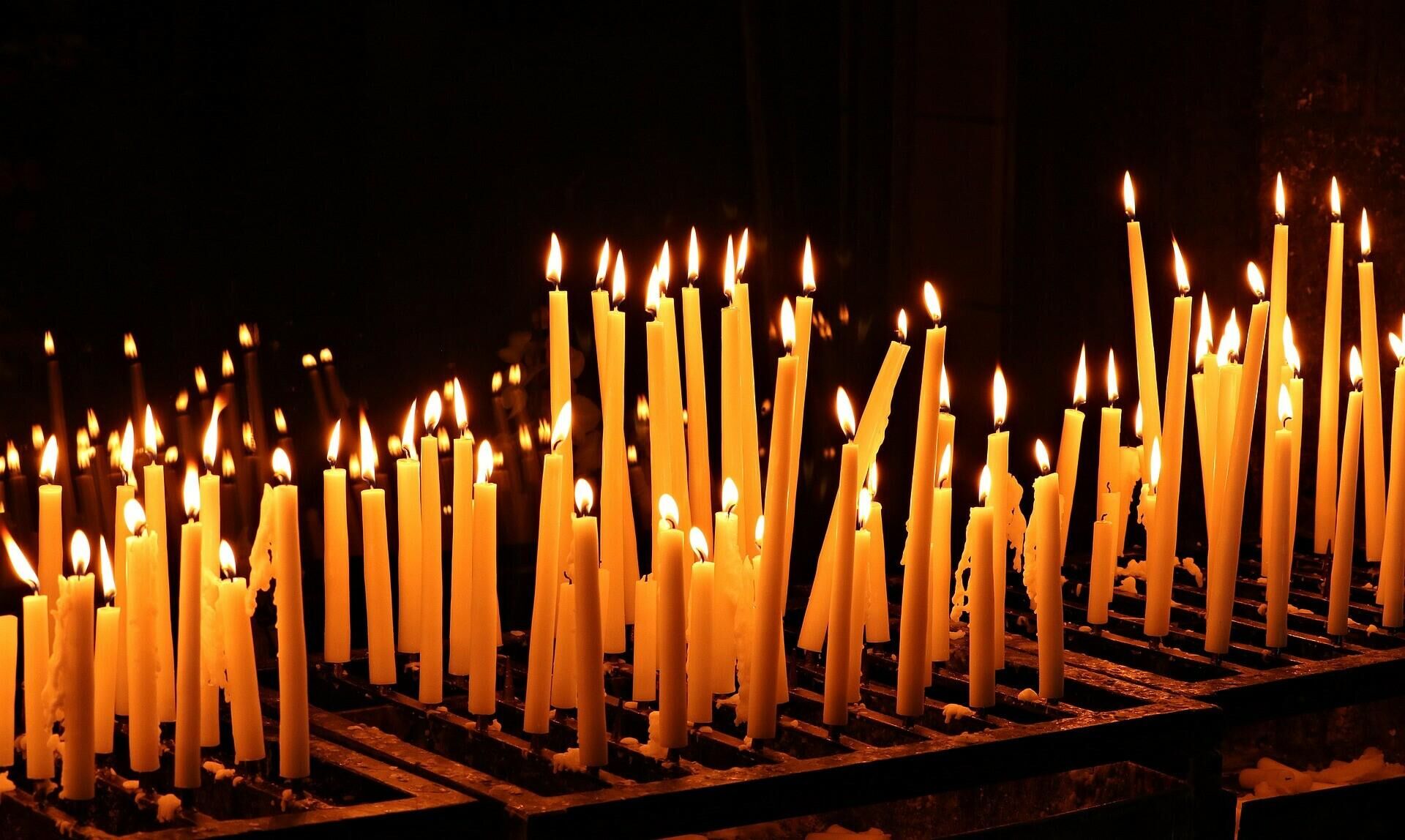 Запаљене свеће у цркви - Sputnik Србија, 1920, 10.02.2023