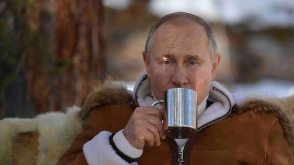 21 марта 2021. Президент РФ Владимир Путин во время отдыха в тайге. - Sputnik Србија