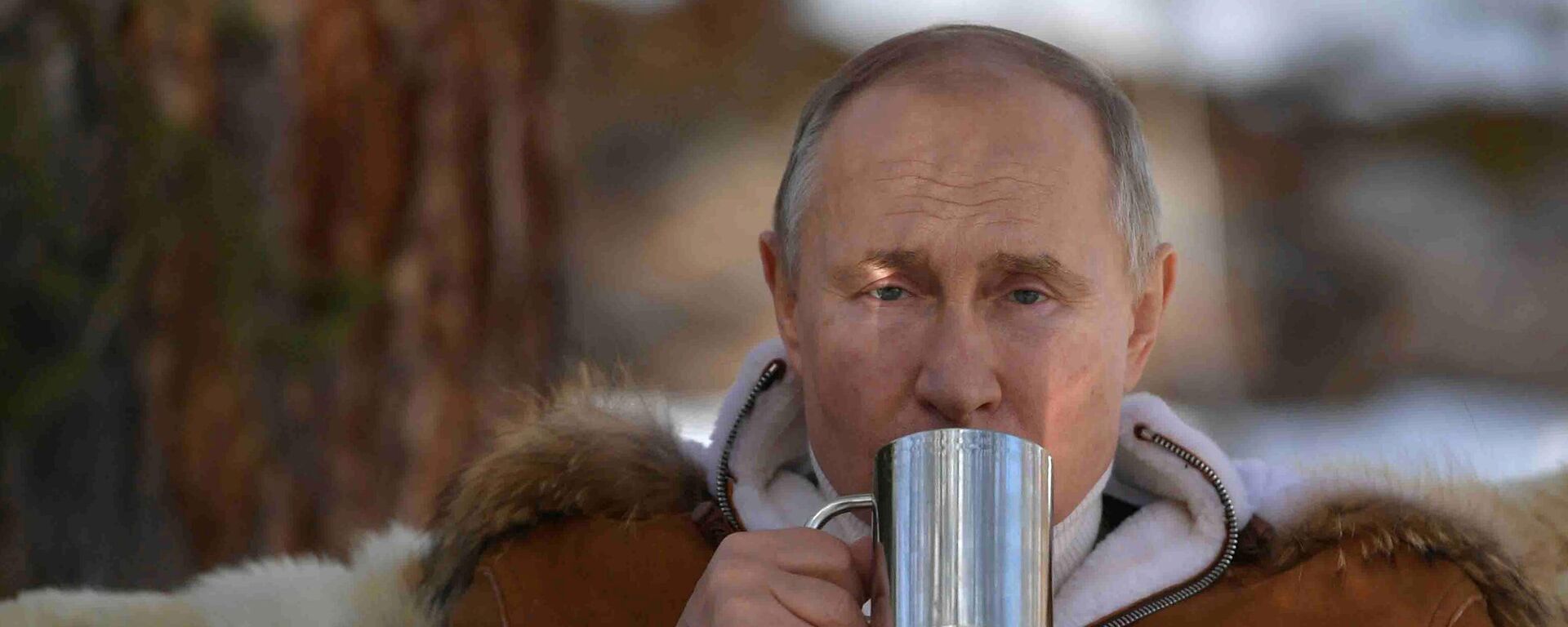 21 марта 2021. Президент РФ Владимир Путин во время отдыха в тайге. - Sputnik Србија, 1920, 27.11.2021