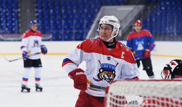 Vladimir Putin na treningu hokeja u ledenoj palati Šajba u Sočiju.15. februar 2019. - Sputnik Srbija