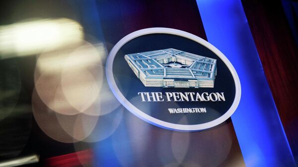 Logo Pentagona u sali za brifinge u Arlingtonu - Sputnik Srbija