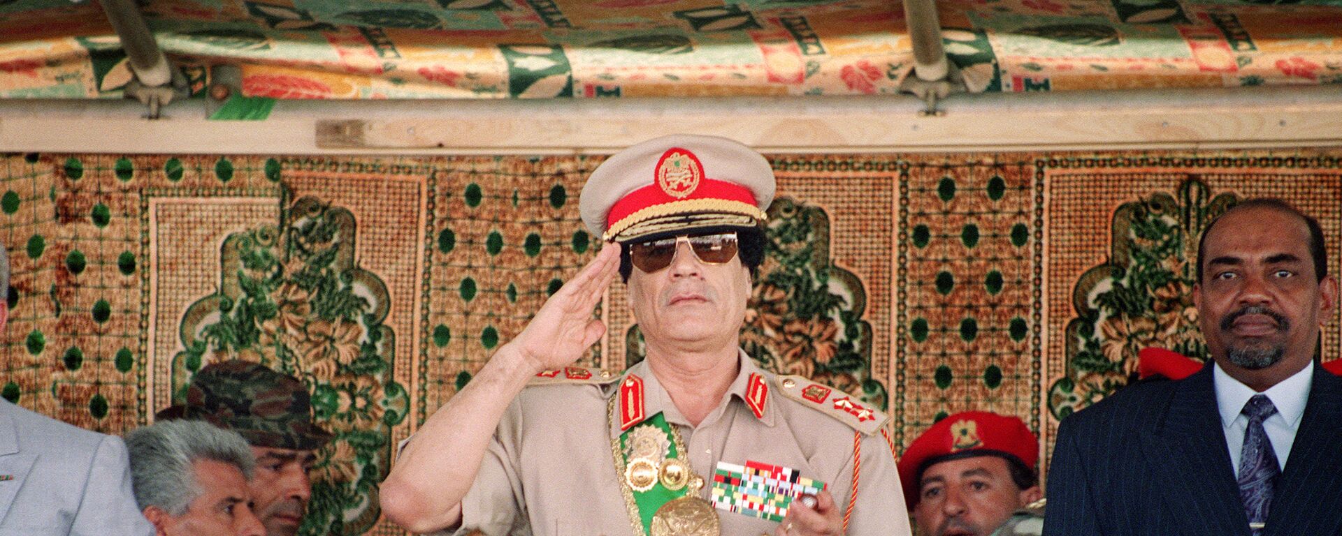Lider Livii Muammar Kaddafi na voennom parade v čestь 25-letiя ego prihoda k vlasti v Tripoli, 1994 god - Sputnik Srbija, 1920, 24.10.2021