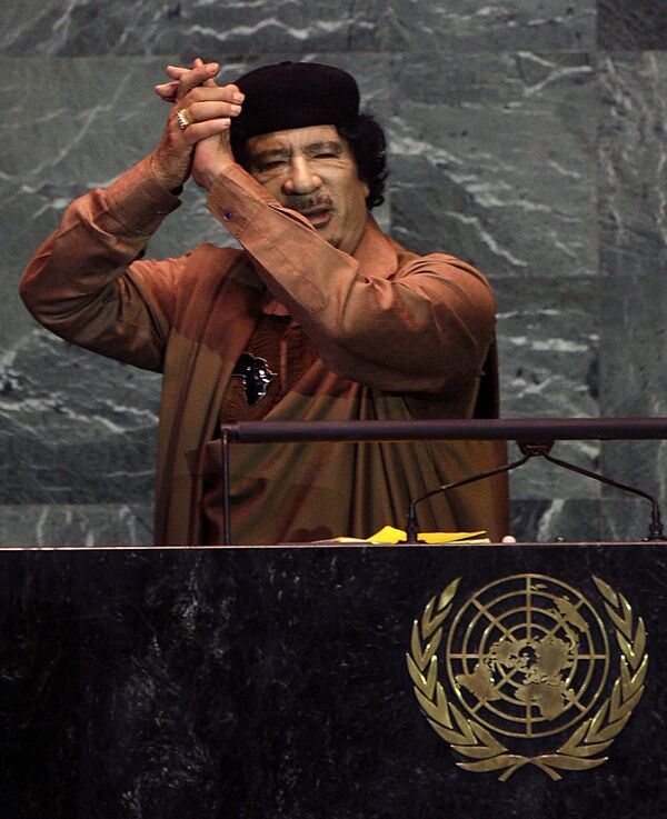 Либијски лидер Гадафи завршава обраћање Генералној скупштини Уједињених нација у седишту УН 23. септембра 2009. године у Њујорку. Ово је било 64. заседање Генералне скупштине Уједињених нација на којем су се присуствовали лидери из преко 120 земаља. - Sputnik Србија