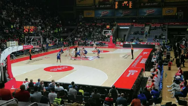 Početak utakmice između KK Crvena zvezda i Albaa - Sputnik Srbija