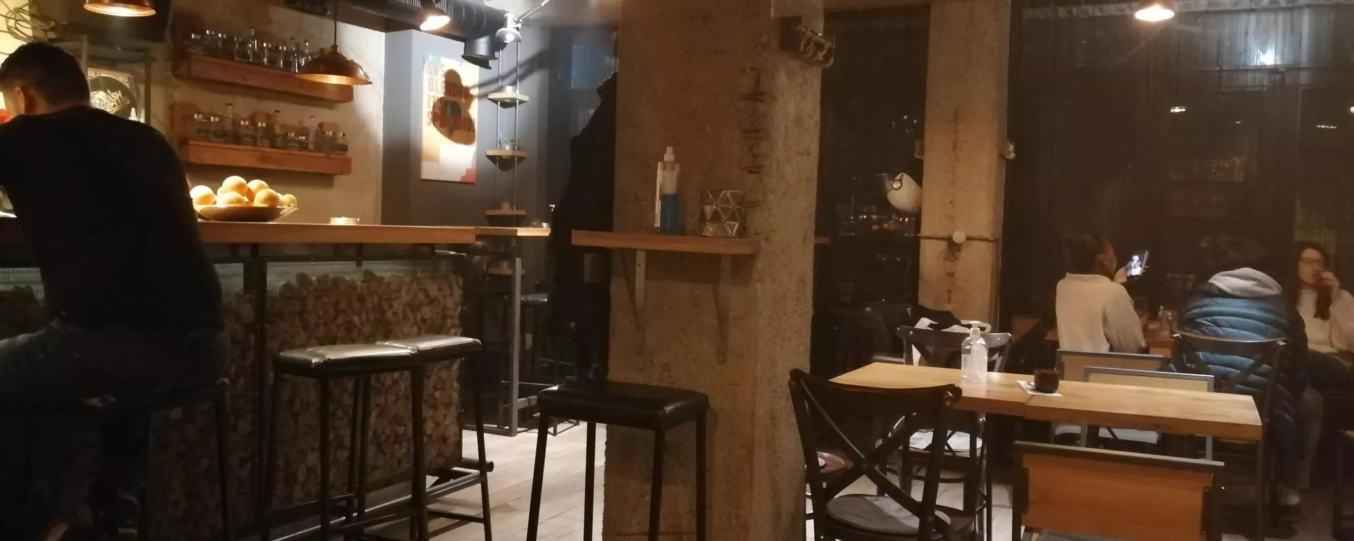 Poluprazan lokal u Strahinjića Bana. - Sputnik Srbija, 1920, 29.10.2021