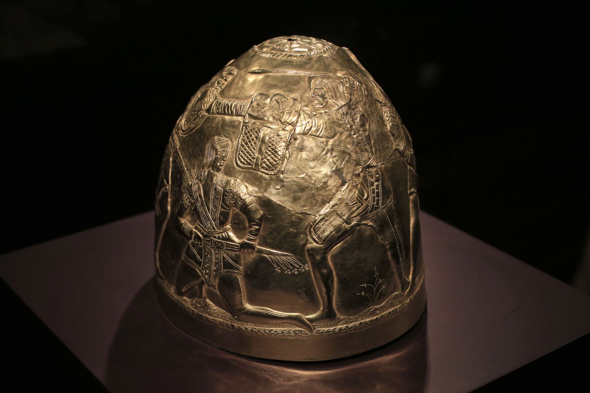 Шлем из колекције Скитског злата, изложен у музеју у Амстердаму  - Sputnik Србија, 1920, 28.11.2023