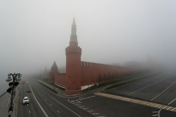 Московски Кремљ у магли. - Sputnik Србија
