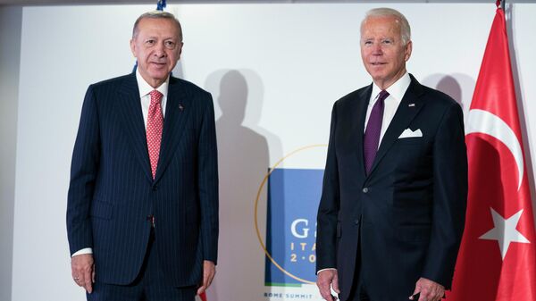 Председници Турске и САД, Реџеп Тајип Ердоган и Џозеф Бајден, на маргинама Самита Г20 у Риму  - Sputnik Србија