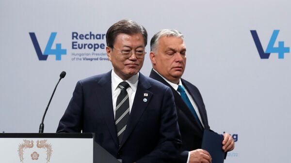 Predsednika Južne Koreje Mun Džae-in i mađarski premijer Viktor Orban - Sputnik Srbija