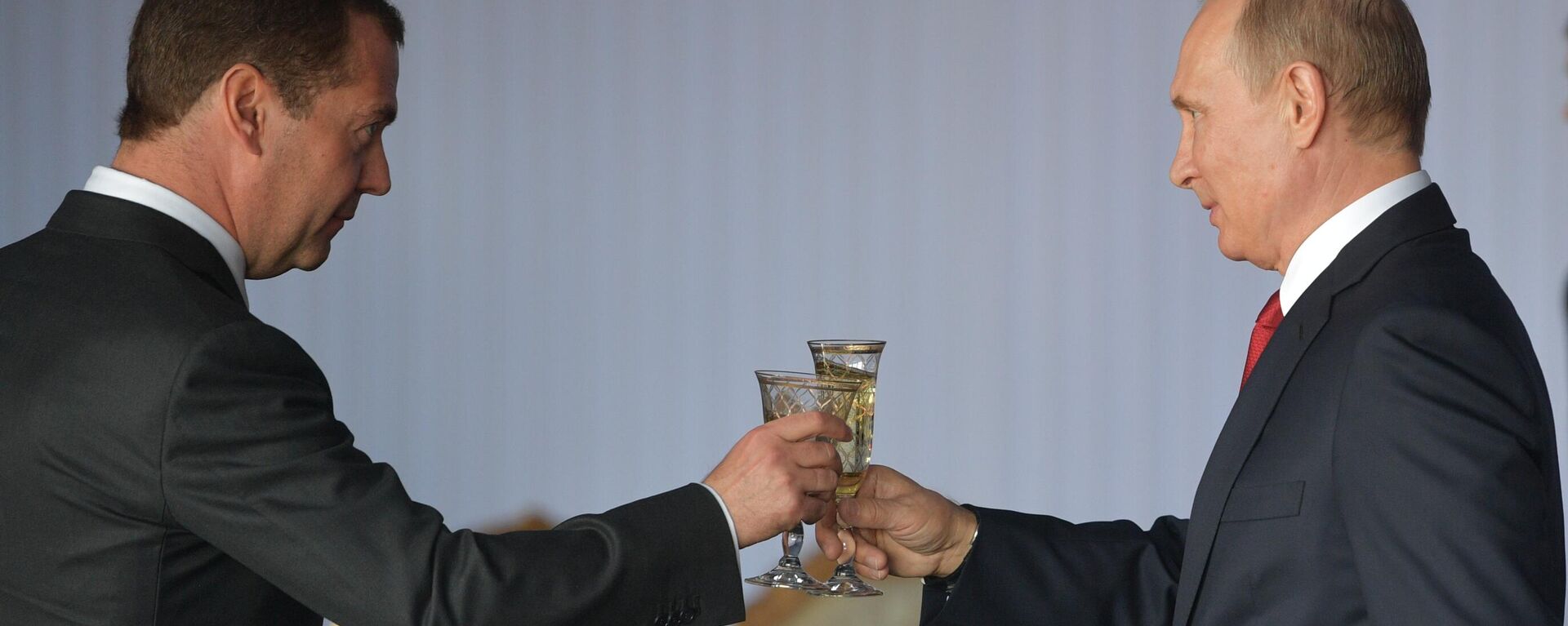 Ruski predsednik Vladimir Putin i bivši premijer Dmitrij Medvedev na prijemu u Kremlju u čast Dana Rusije - Sputnik Srbija, 1920, 08.12.2023
