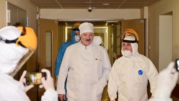 Predsednik Belorusije Aleksandar Lukašenko u poseti bolnici u Minsku - Sputnik Srbija