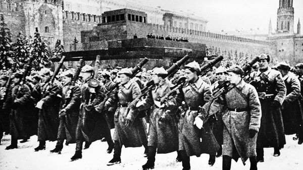 Parad na Krasnoй ploщadi v Moskve 7 noяbrя 1941 goda - Sputnik Srbija