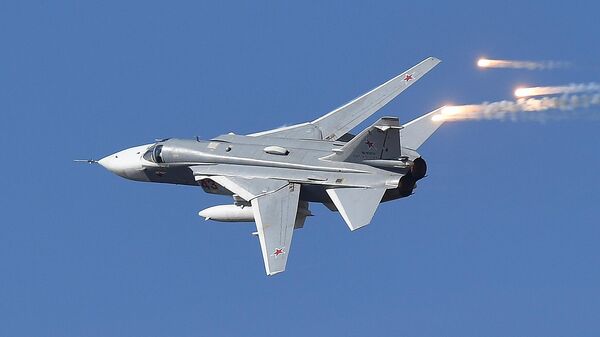 Руски бомбардер Су-24 ваздухопловних снага Русије  - Sputnik Србија