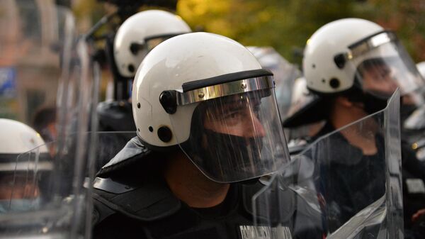 Protest u Bačkoj Palanci, policija razdvaja grupe građana i pristalice SNS-a