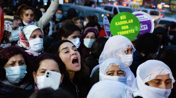 Протест жена у Истанбулу - Sputnik Србија
